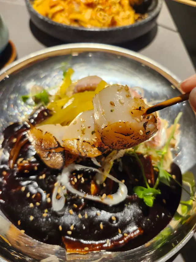 火炙北海道帶子配海鮮炸醬意粉