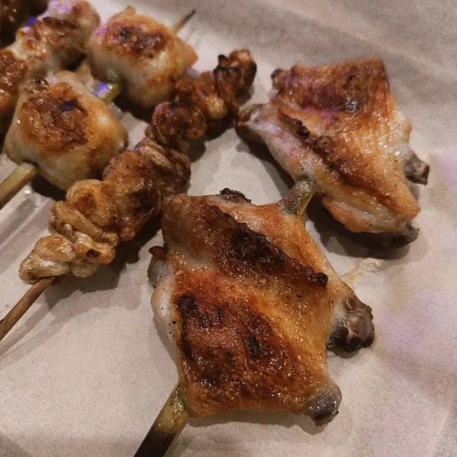 鹽燒雞頸皮 & 鹽燒雞中翼兩隻