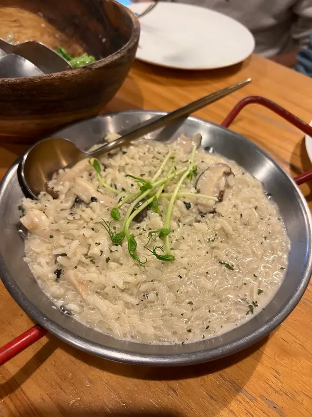 D汁係好OK既但係D飯就好似發脹晒咁已經係粥唔似飯...更加唔好話係Risotto啦