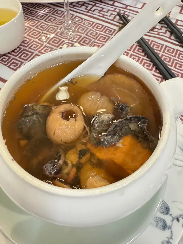 雪梨海底椰烏雞燉響螺