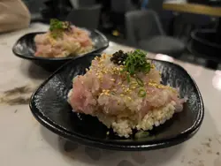 京葱吞拿鱼腩蓉薄脆