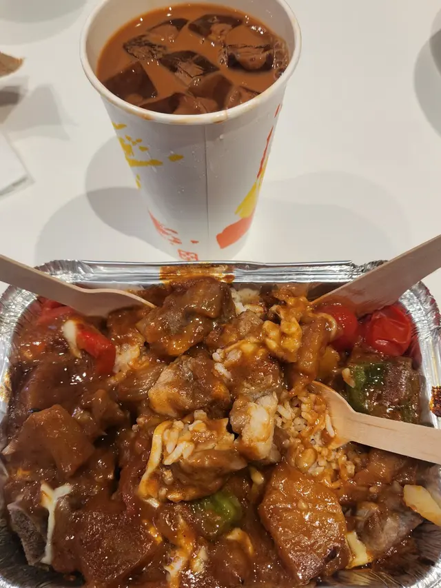沙爹排骨焗飯 配 凍奶茶