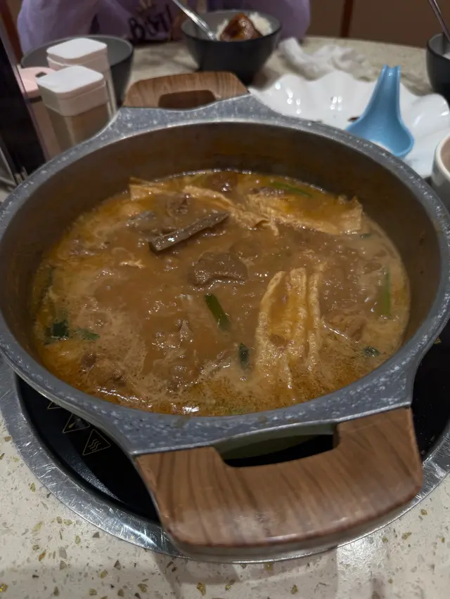 羊腩煲份量很多,味道也不錯