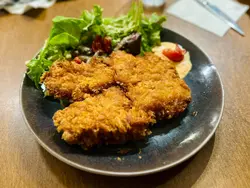 米蘭式西班牙豬扒沙律