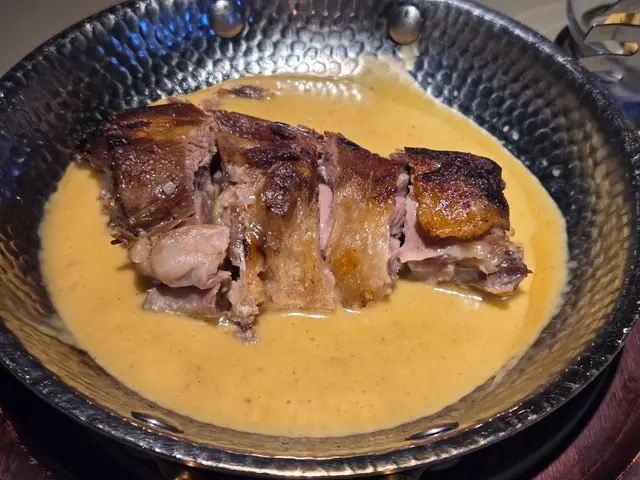 用烈酒火燎過,醃製得非常入味,由外到內連羊皮都處理得完美,係我未試過嘅好滋味。