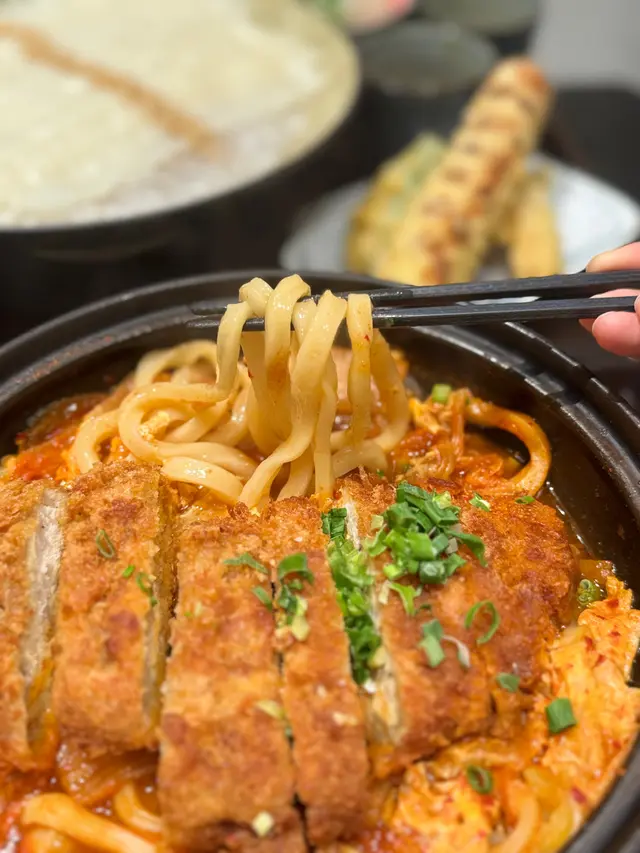 酥脆吉列豬扒泡菜鍋烏冬