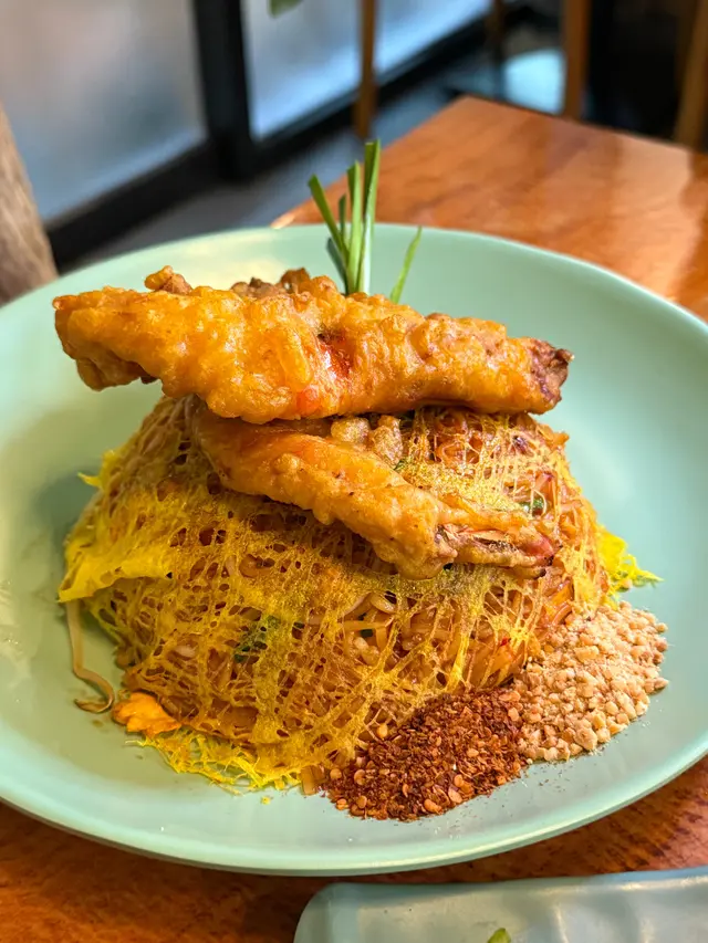 蛋包虎蝦炒金邊粉