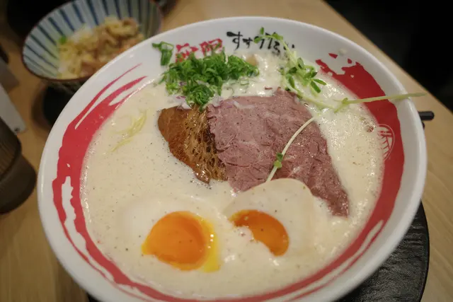 牛骨白湯拉麵 (另加溏心蛋)