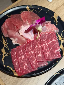 严选三品烧肉盛盒
严选牛肩里肌肉 白豚梅花肉 鸡腿肉