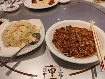 鮮蝦炒飯，紅燒伊麵