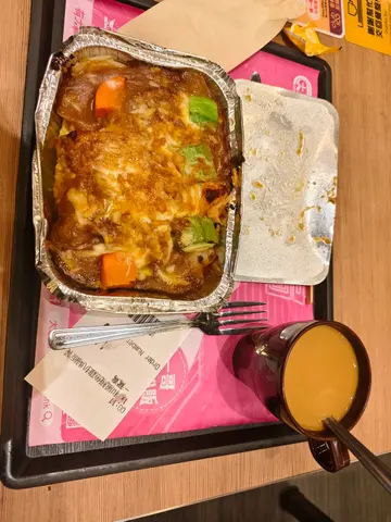 垃圾鱼鳗鱼鸡扒焗饭。
本身焗饭已又干又無味。
最垃圾是鳗鱼已很㶶。又硬，咬不到！
给回水吧位职员试，他用刀义切不开！
真谷气！