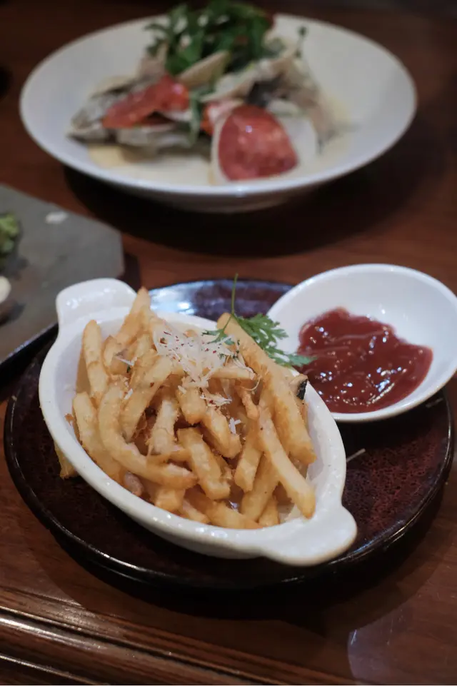 和洋酸忌廉辣肉腸大蜆鍋