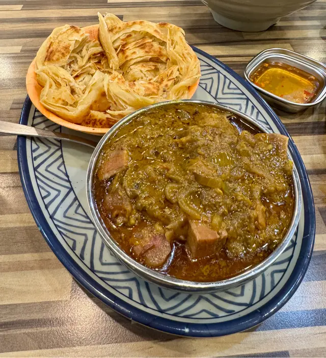 咖喱牛腩配印度手工薄餅