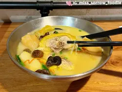 姬松茸竹笙花胶鸡米线