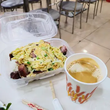 滑蛋叉烧饭+热咖啡