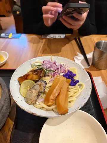 蜜棧金蠔炙燒牡蠣沾麵