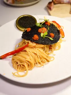 魚子醬、明太子配天使麵