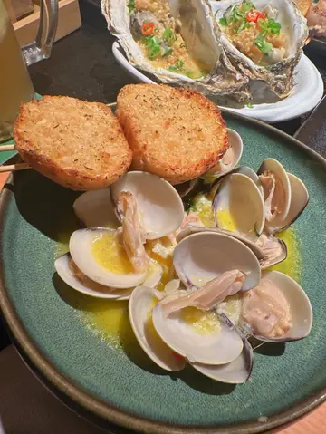 蒜香牛油酒煮蚬