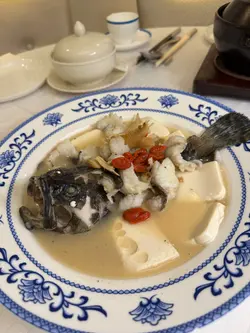 最近转季容易攰又怕冷,饮完成个人暖笠笠💪,底用甘肃当归、党参、黄芪熬制,鱼肉好滑,暖身滋补,真系有种「补返气」嘅感觉!