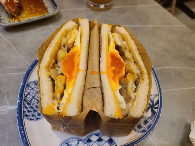 慢烤雞腿蛋吐司