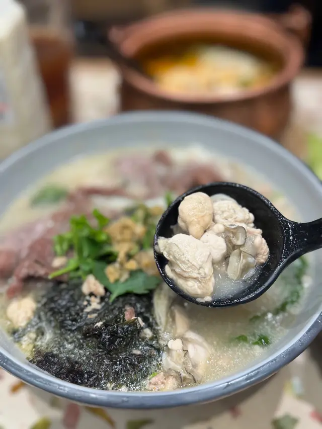 牛肉蠔仔紫菜肉碎米線