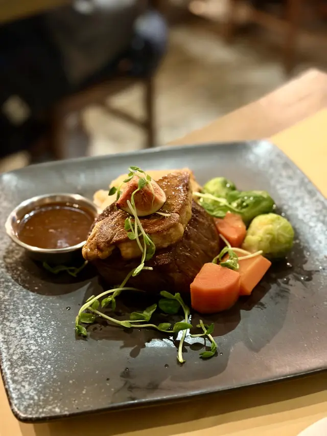 美國安格斯牛柳配香煎鵝肝