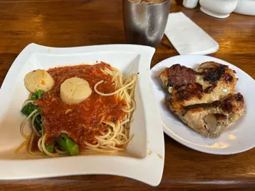 香煎加拿大带子拼A级鸡扒 配西西里汁意粉