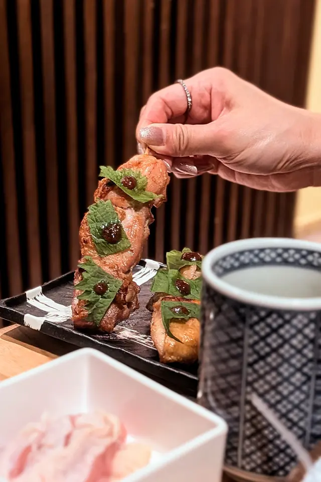 雞肉大葉串燒伴梅子醬