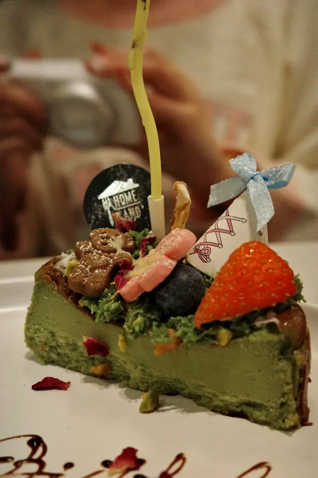 特濃開心果巴斯克奶蓋蛋糕