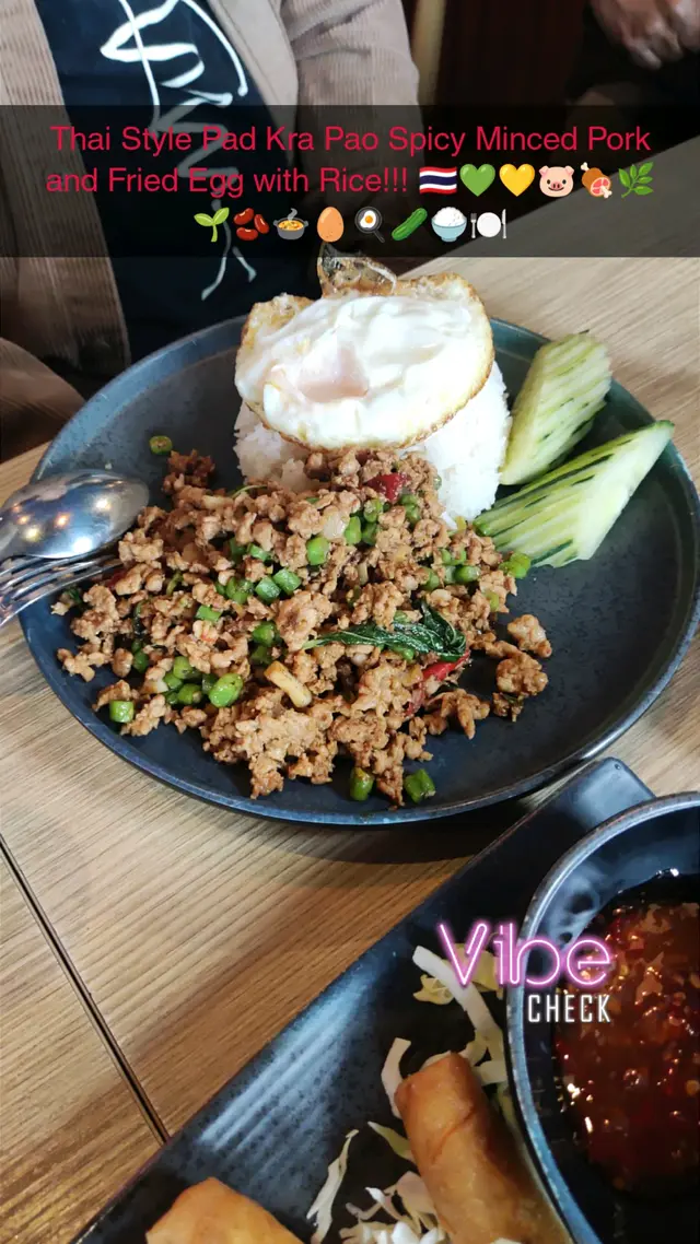 Thai Style Pad Kra Pao Spicy Minced Pork and Fried Egg with Rice!!! 🇹🇭💚💛🐷🍖🌿🌱🫘🍲🥚🍳🥒🍚🍽️