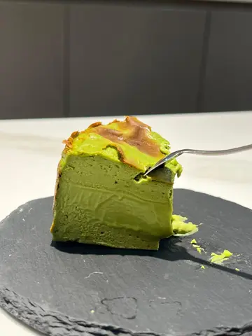 開心果味巴斯克芝士蛋糕