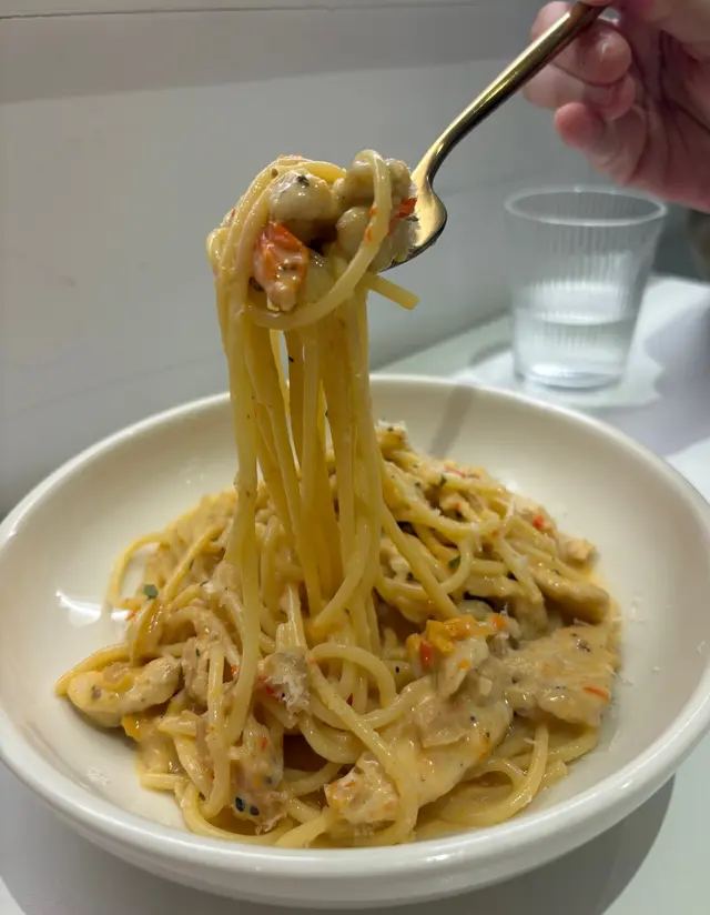 烤甜椒忌廉汁雞肉意粉