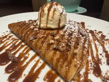 蘋果金寶配奶油醬及香草雪糕