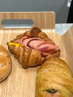 火腿芝士牛角包