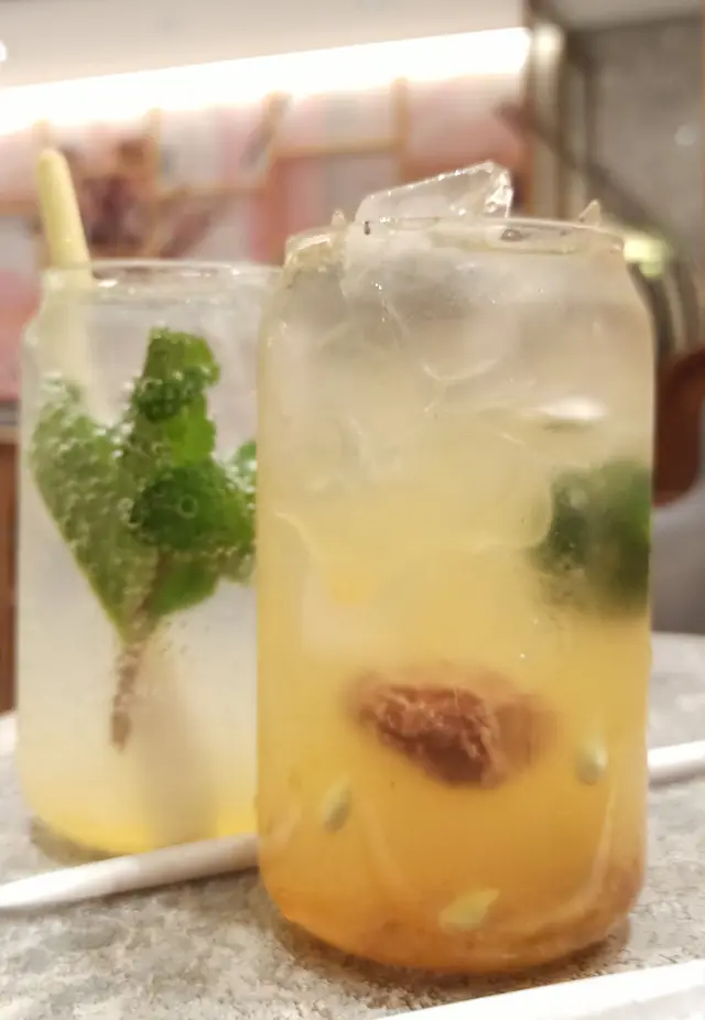 凍桔仔話梅水、凍香茅青檸荔枝梳打