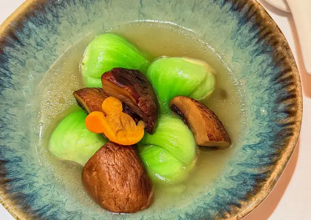 椰子雞湯有機啡菇浸菜苗