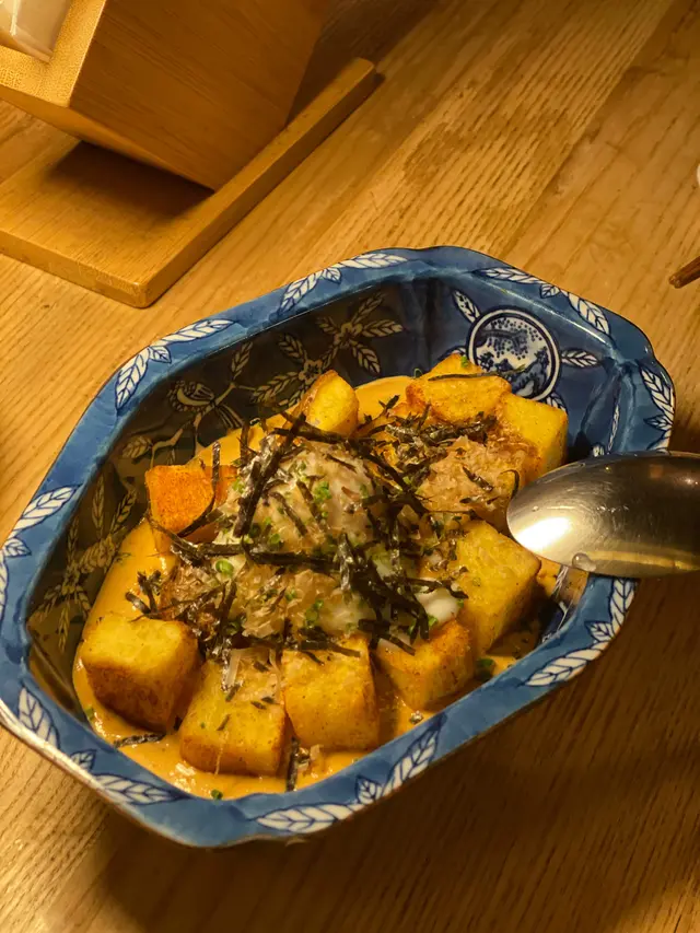 西班牙式炸薯粒配溫泉蛋