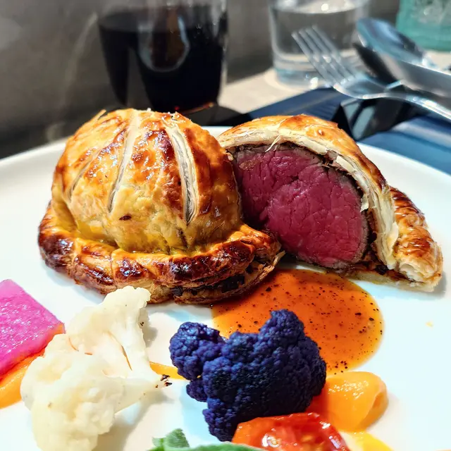 🐑威靈頓牛,係今晚唯一冇乜挑剔嘅菜餚,呢個唔錯,推薦👍🏻