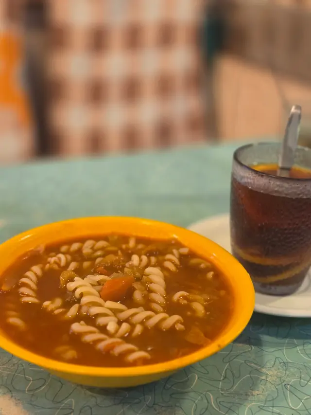 羅宋湯偏甜，鹹牛肉蛋有驚喜