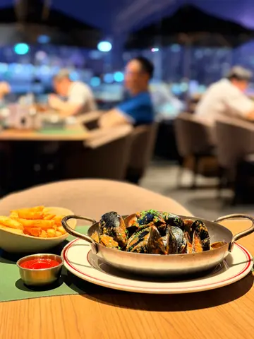 CHARCOAL BAR — photo via OpenRice